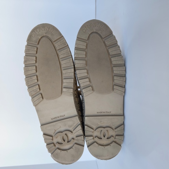 CHANEL Interlocking CC Lace Up Combat Boots. - Picture 13 of 13